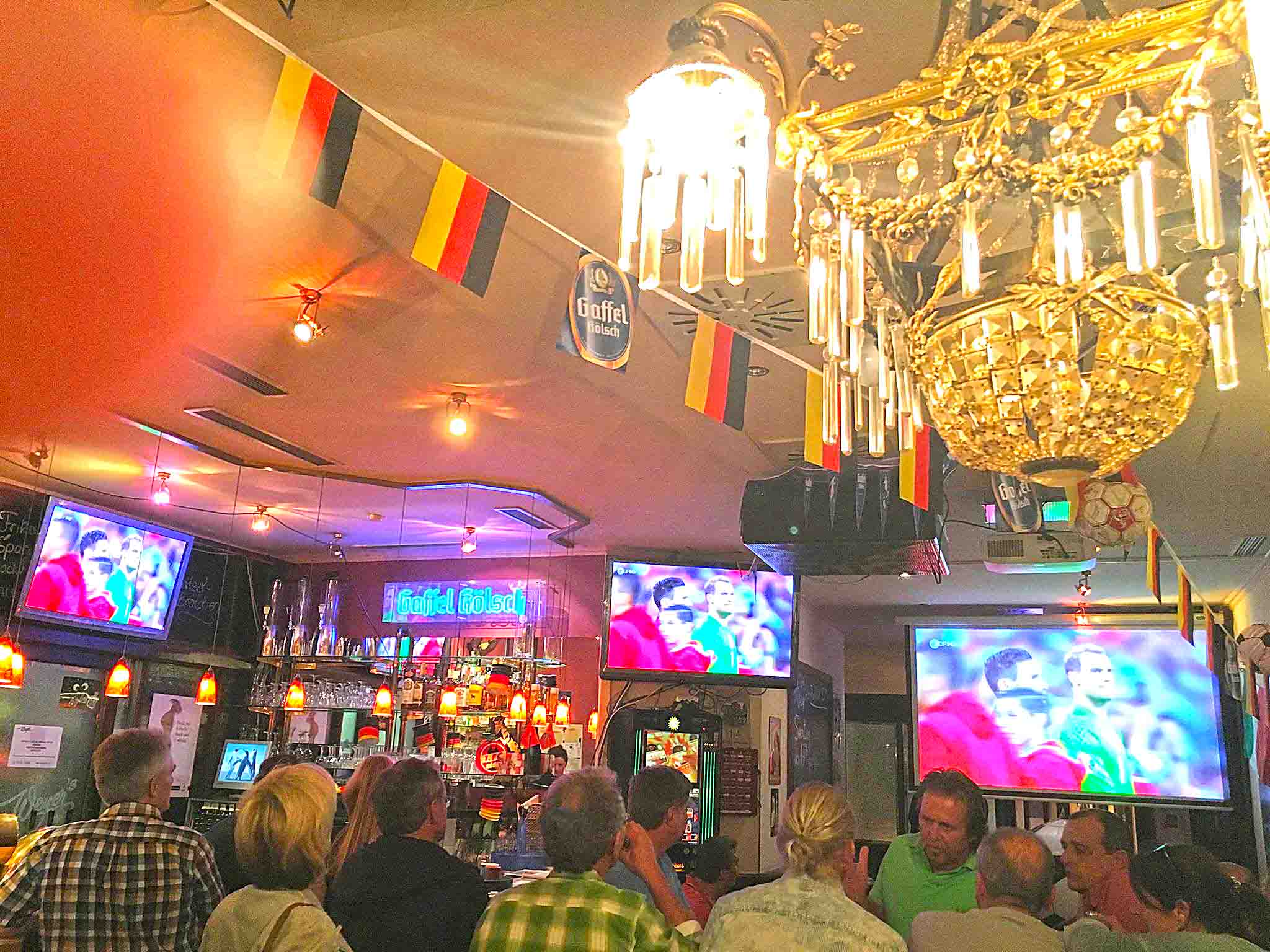 Weyers-Sportsbar-3
